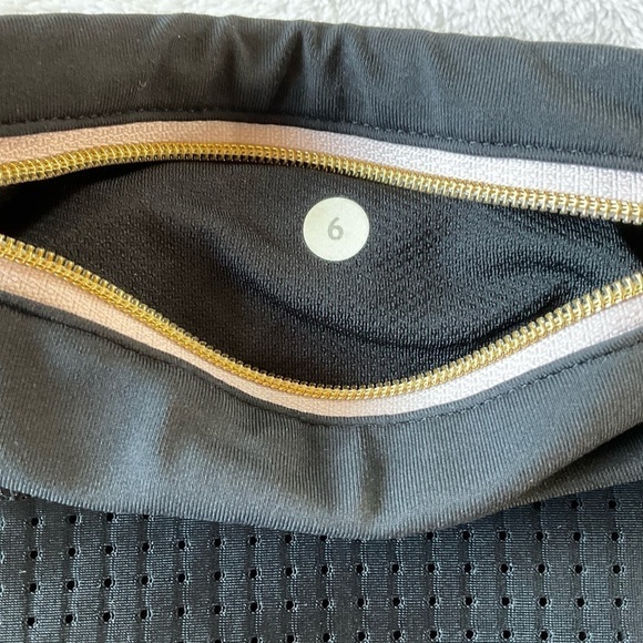 Lululemon Leggings Running Crop Black Light Pink Capri Mesh Pants Size 6 - Picture 5 of 5